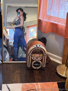 Okkkkkk sorry pls excuse my mandatory working out selfie lmao part 2