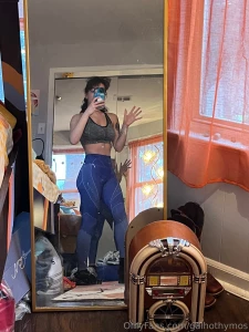 Okkkkkk sorry pls excuse my mandatory working out selfie lmao part 1