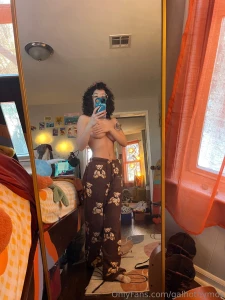 Sorry for all the underboob shoots yall they re just my fave lol do