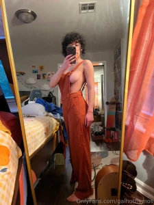 Today i award you tasteful sideboob