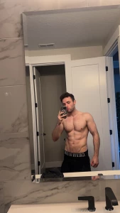 Hope everyone is having an amazing wednesday a physique update for