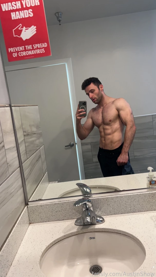 Back from twitchcon and back in the gym 