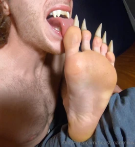 2020 pic these paws taste amazing sweaty musky paws taste the best
