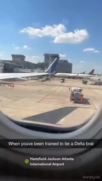 I love being a cute slut while traveling swipe for the aiport titty part 1 