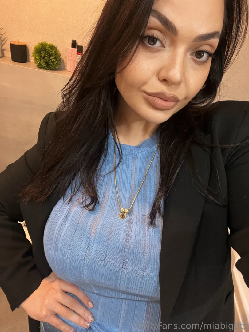 Going out for drinks but i m wearing a bra 