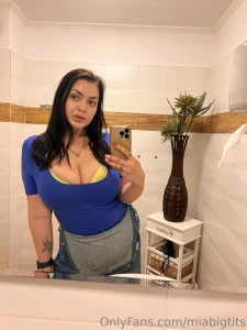 Sexy mirror selfie part 1