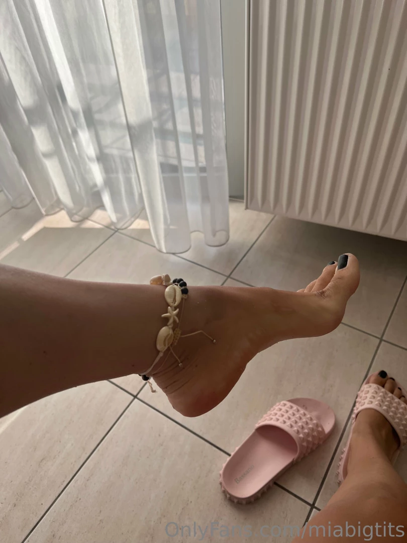Hows this for a sexy feet view 