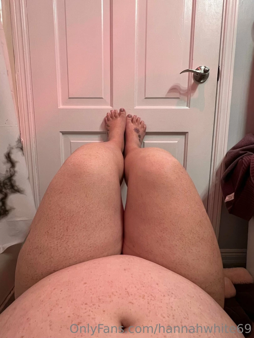 What s everyone up to tonight slide into my dms to keep me company 