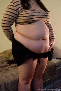 Here s a little bit longer video of me stuffing myself it s from a part 9