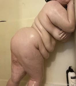 I know more showering but look how sexy and jiggly i am when wet part 3