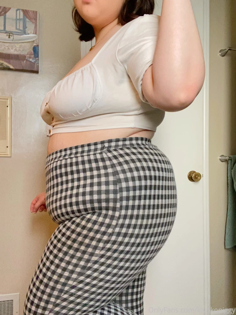 Too much squishiness to contain in any of my clothes part 4 