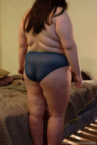 Here s a little bit longer video of me stuffing myself it s from a part 23