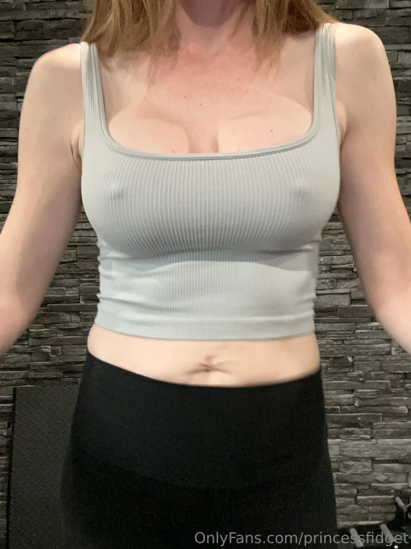 I love giving the other gym goers a little encouragement tittytuesday 