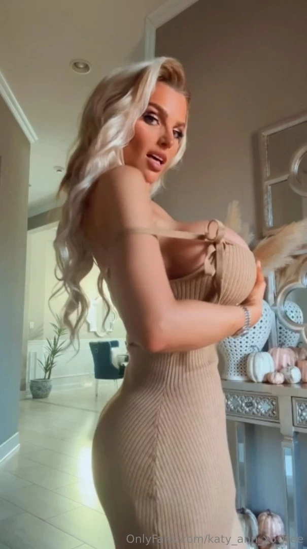 Wanna see me out of this dress head over to my vip https onlyfans com 