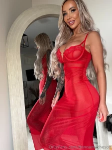 Red dress red lips red-hot