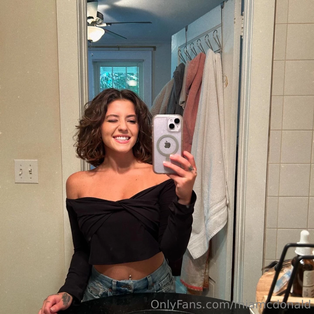 I always make time for bathroom selfies 