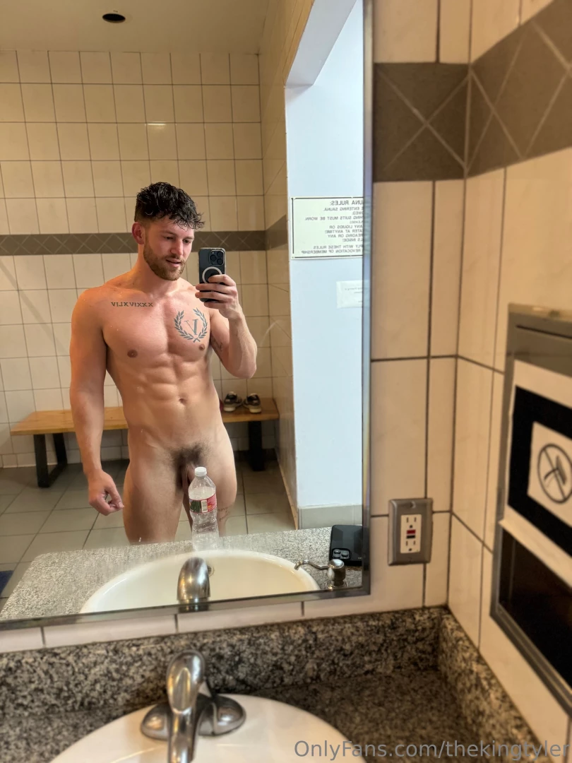 Feast your eyes on your king 