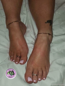 Got this pink pedi and these shoes as a gift so i thought i d give