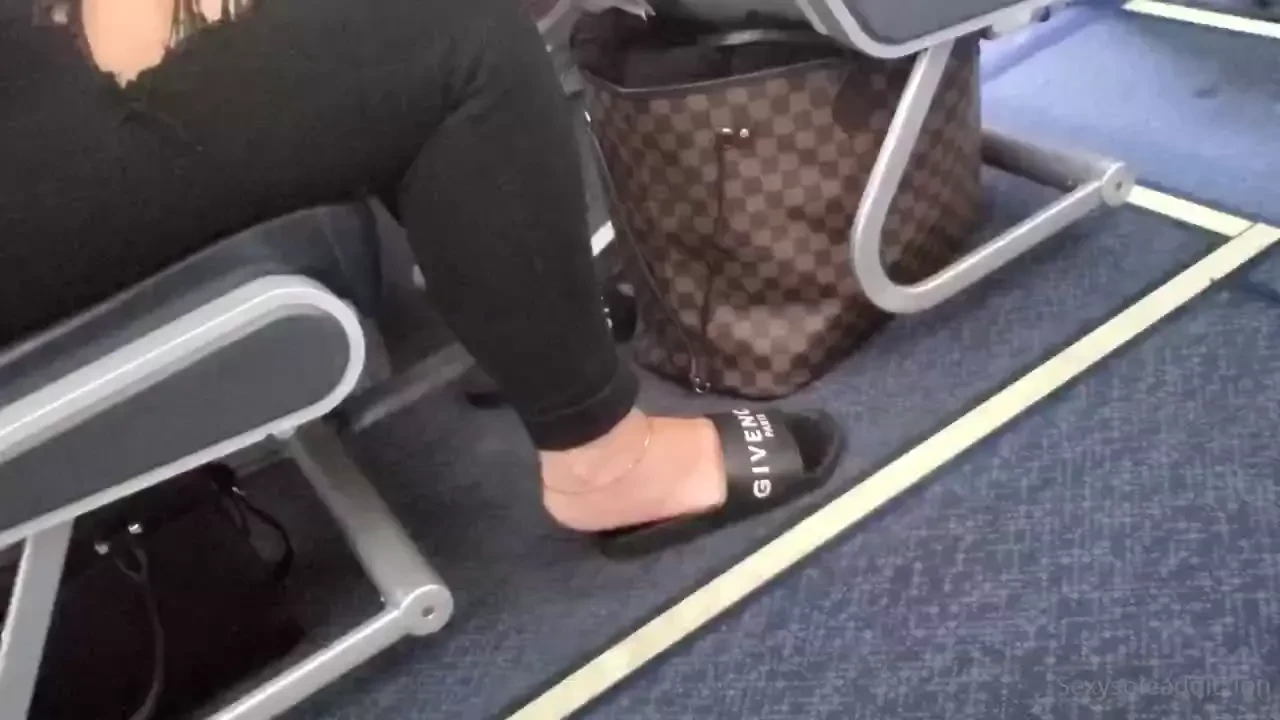 You didn t think i saw you out of the corner of my eye well i did so 