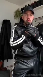 Big leather bulge ready for worship