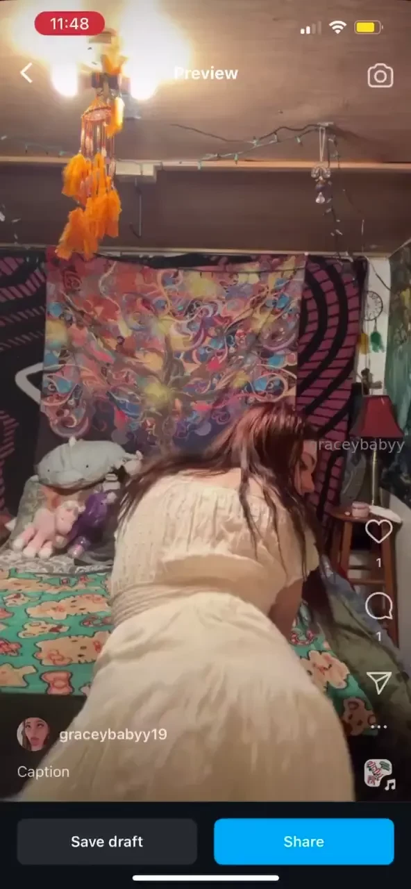 Silly insta video with some ass bouncin 