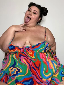 For you only 16 pics 3 5min vid i love being so big and sexy for you i part 1