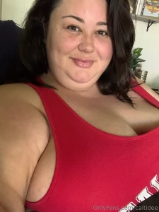 Wanna kiss my side boob