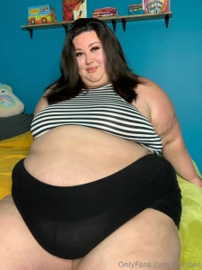 Roomie s away lets play 13 pics 5min vid leighton was out on a date so part 5