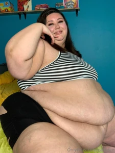 Roomie s away lets play 13 pics 5min vid leighton was out on a date so part 9