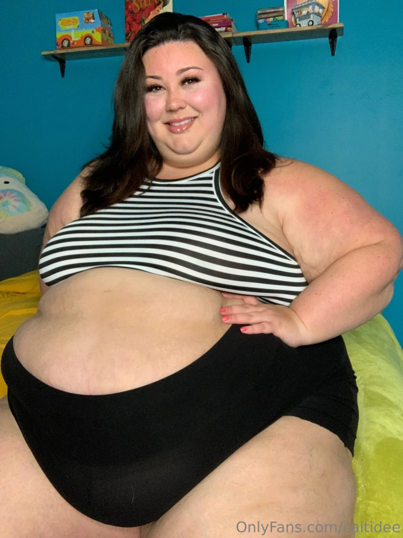 Roomie s away lets play 13 pics 5min vid leighton was out on a date so part 6 