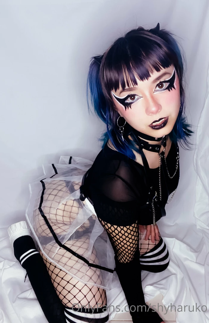 Can i be your goth gf tonight im online rn sexting 