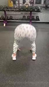 Burpeeeeees my ass is so fat right now my god