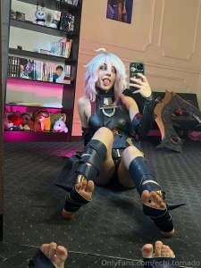 Still staring at my feet yeah i wouldn t be able to look away either part 1