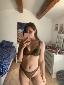 Do you prefer me with or without the glasses