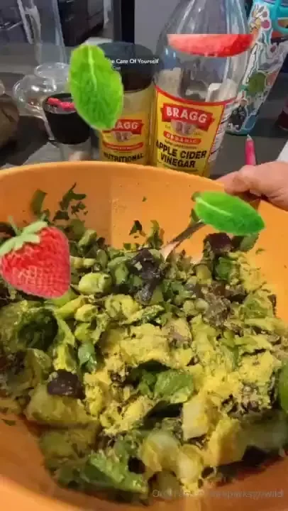 Love me some salad mmmmmm 