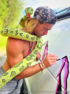 Ok guys random story shane amp i went to grab a bite to eat at our part 1