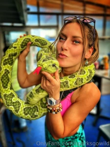 Ok guys random story shane amp i went to grab a bite to eat at our