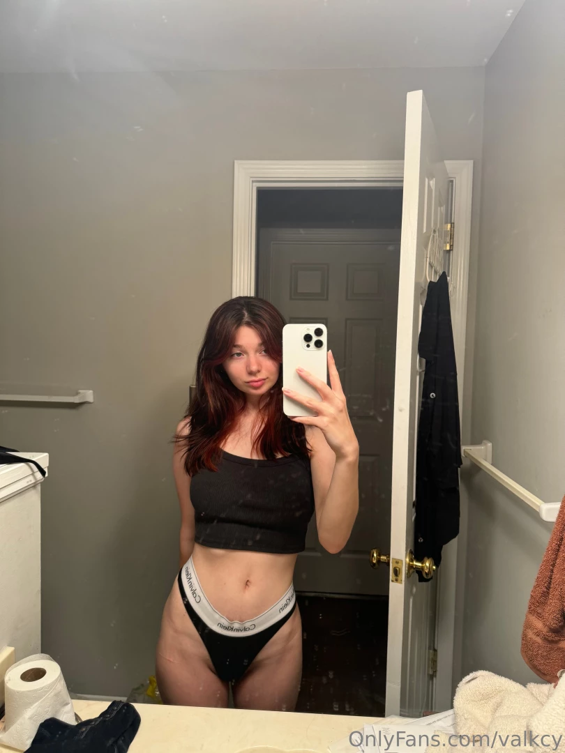 Slide into my dms if you have no plans this weekend 