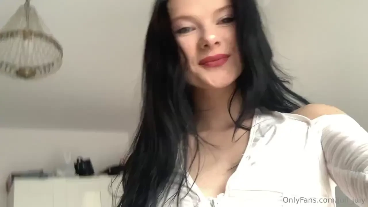 Fixing my hair but flirting with you multitasking at its finest 