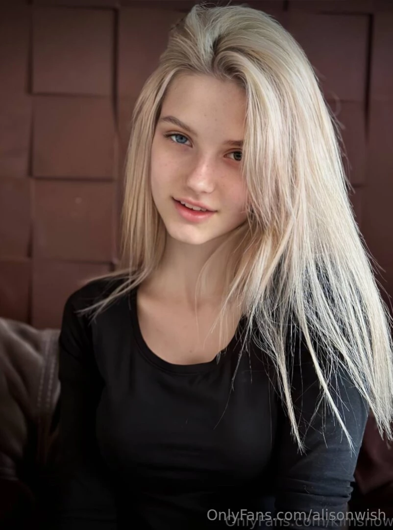 Cute kitty kimsnow loves cocks of all sizes when she gets horny she part 424 