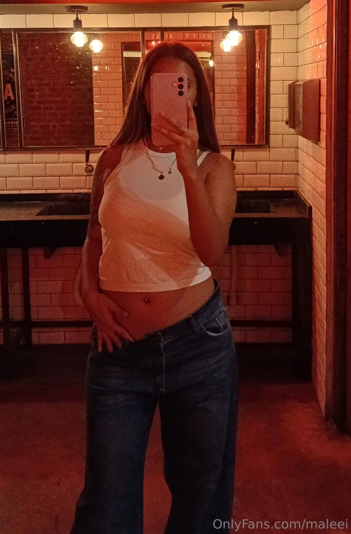 Small body with juicy tits 