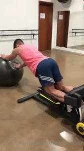 Hoje teve panturrilha saltando