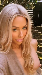 Mini selfie photo shoot please don t mind the spider bite on my ass