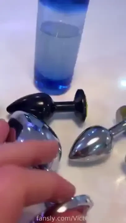 Happy saturday night love bunnies had a naughty friend over or two did 