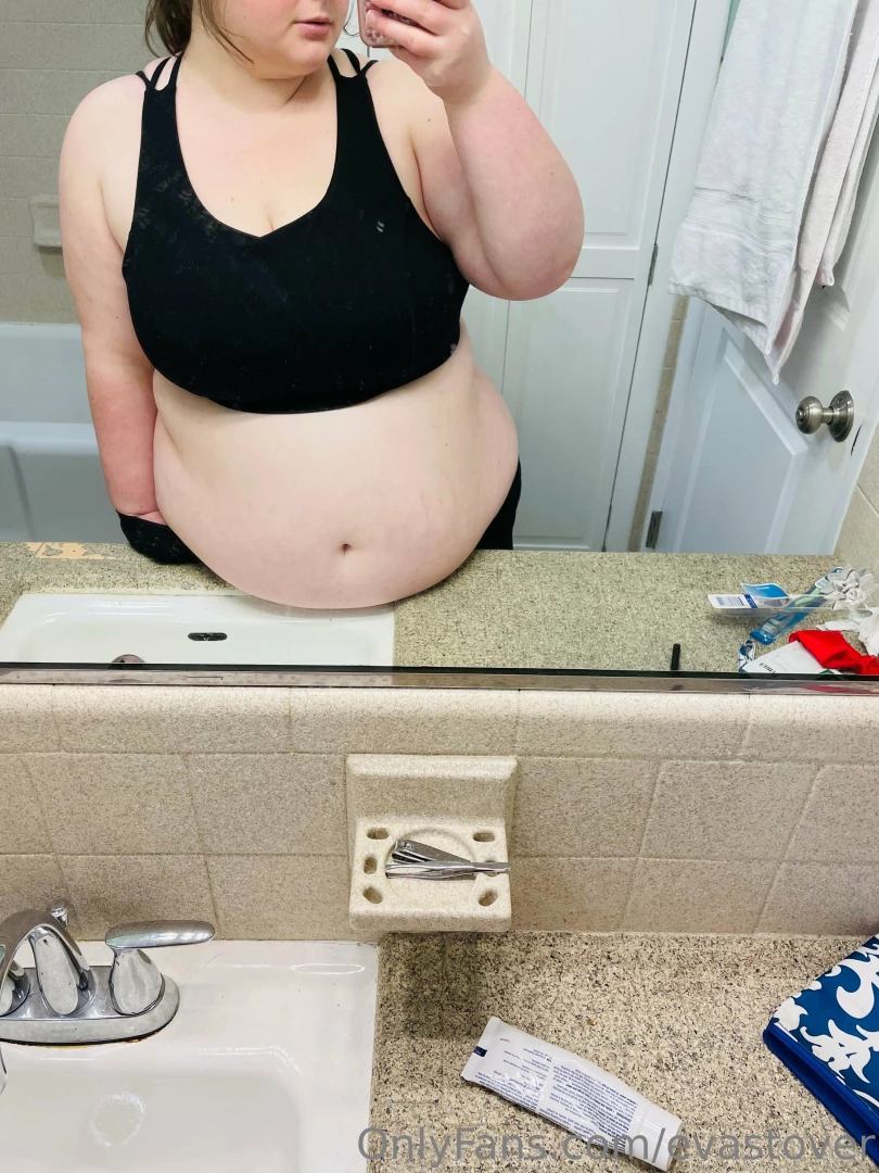 Was brushing my teeth when i noticed i ve got a little part 1 