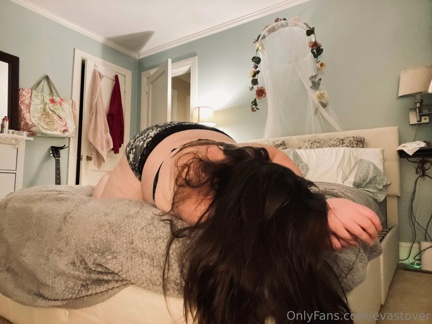 I m looking for attention 