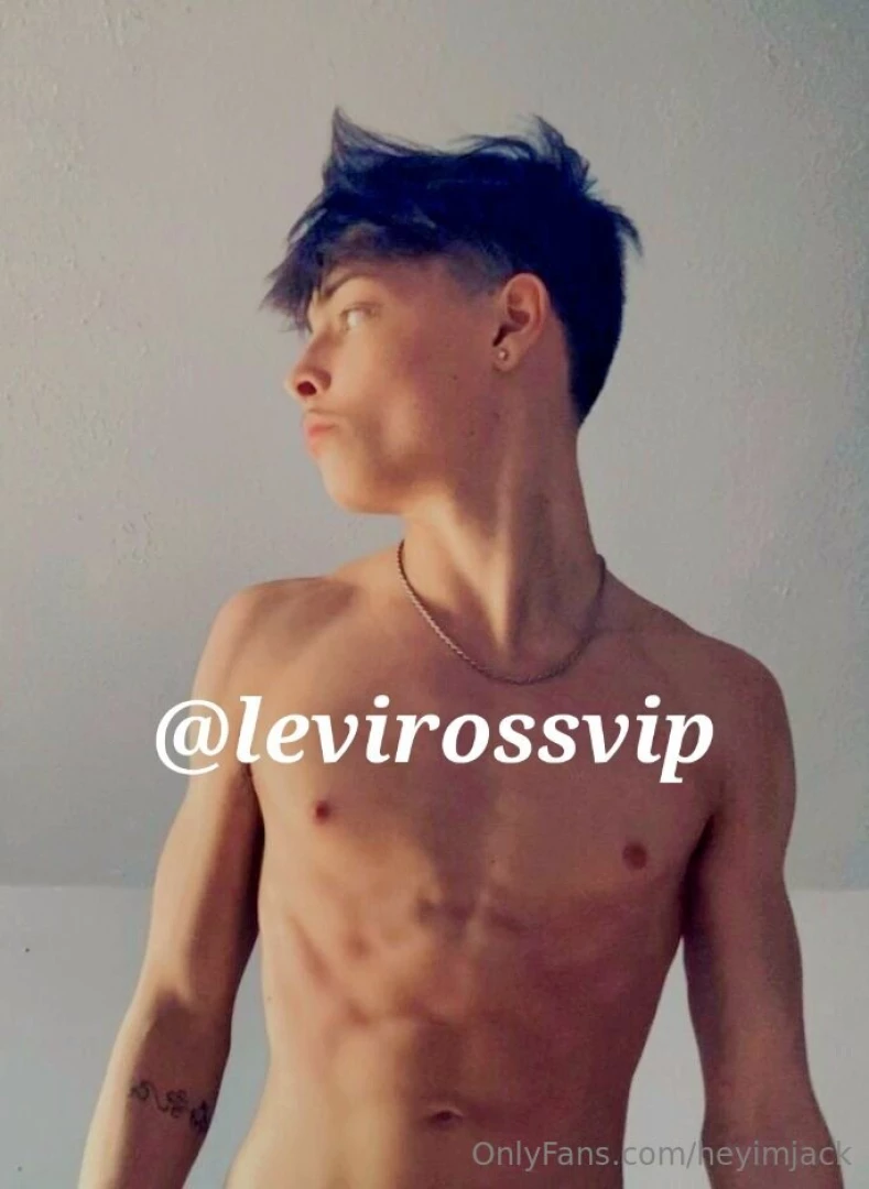 Go check out my stud of a friend levirossvip he puts hot content 
