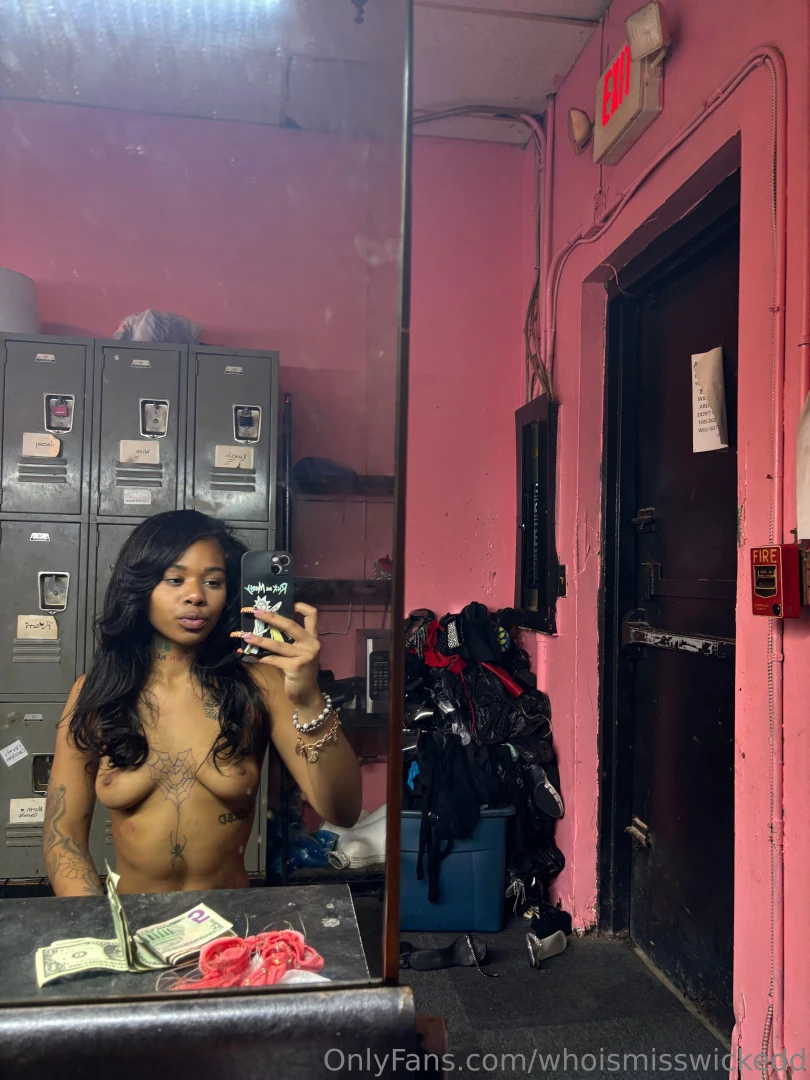 Who doesn t love lil titties 