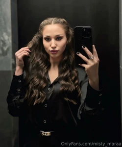 There s something mysterious and alluring about wearing all black