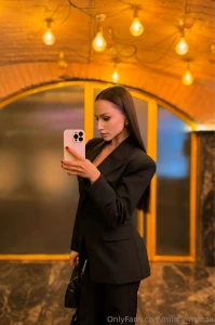 When it comes to style black always wins this look feels just perfect